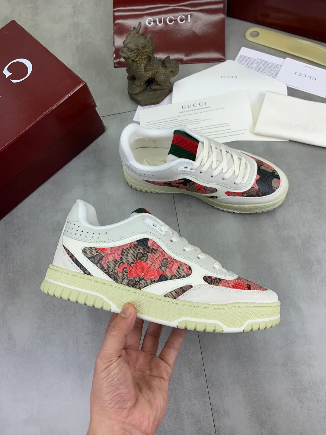 Men's shoes 💰P542 New Gucci autumn and winter low-end catwalk casual sneakers, top version! Oil edge craftsmanship. New model for early spring, creating a perfect style, cool and sassy, ​​c-position fashionable wear, classic shoe style with retro and futuristic feel, showing exquisite texture! Open mold to customize high-density outsole. Comes fully packaged. Size: 40-45 Fabric: Imported calfskin punching Lining: Imported original towel lining